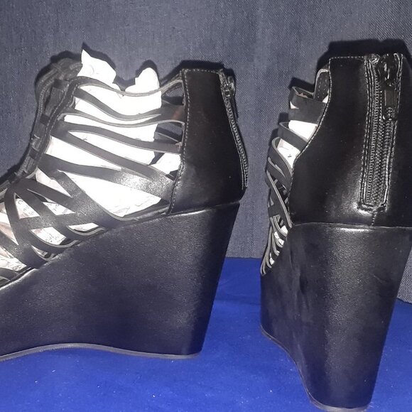 WEDGE - Picture 4 of 6